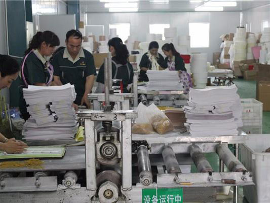 無紡膏藥布加工生產(chǎn)車間